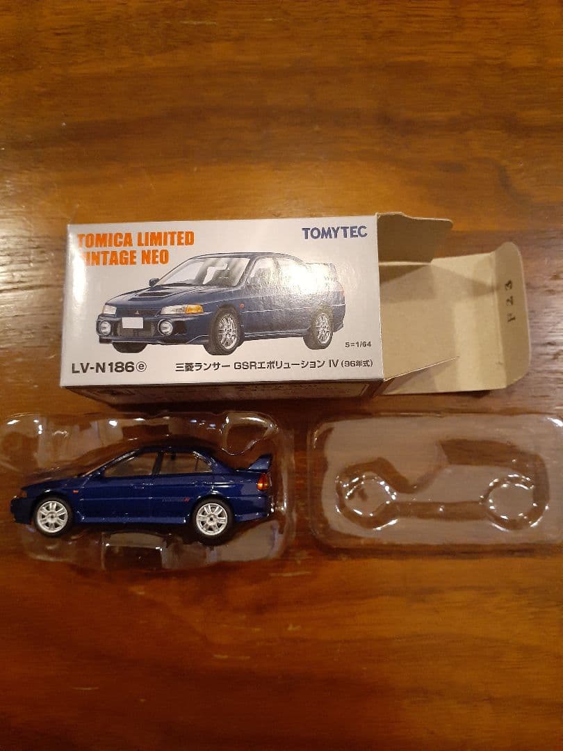 トミカリミテッドビンテージネオ ローレル　GSRエボリューション シビック