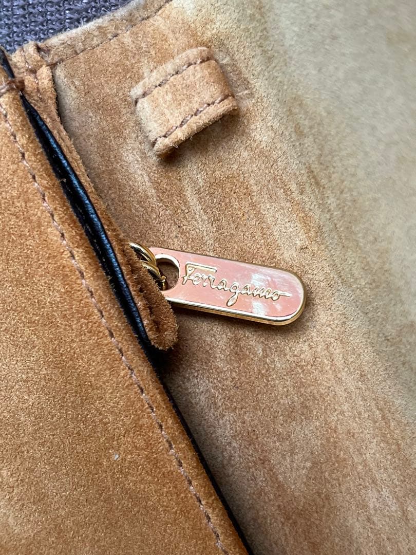 【美品】Salvatore Ferragamo フェラガモ　ショルダーバック