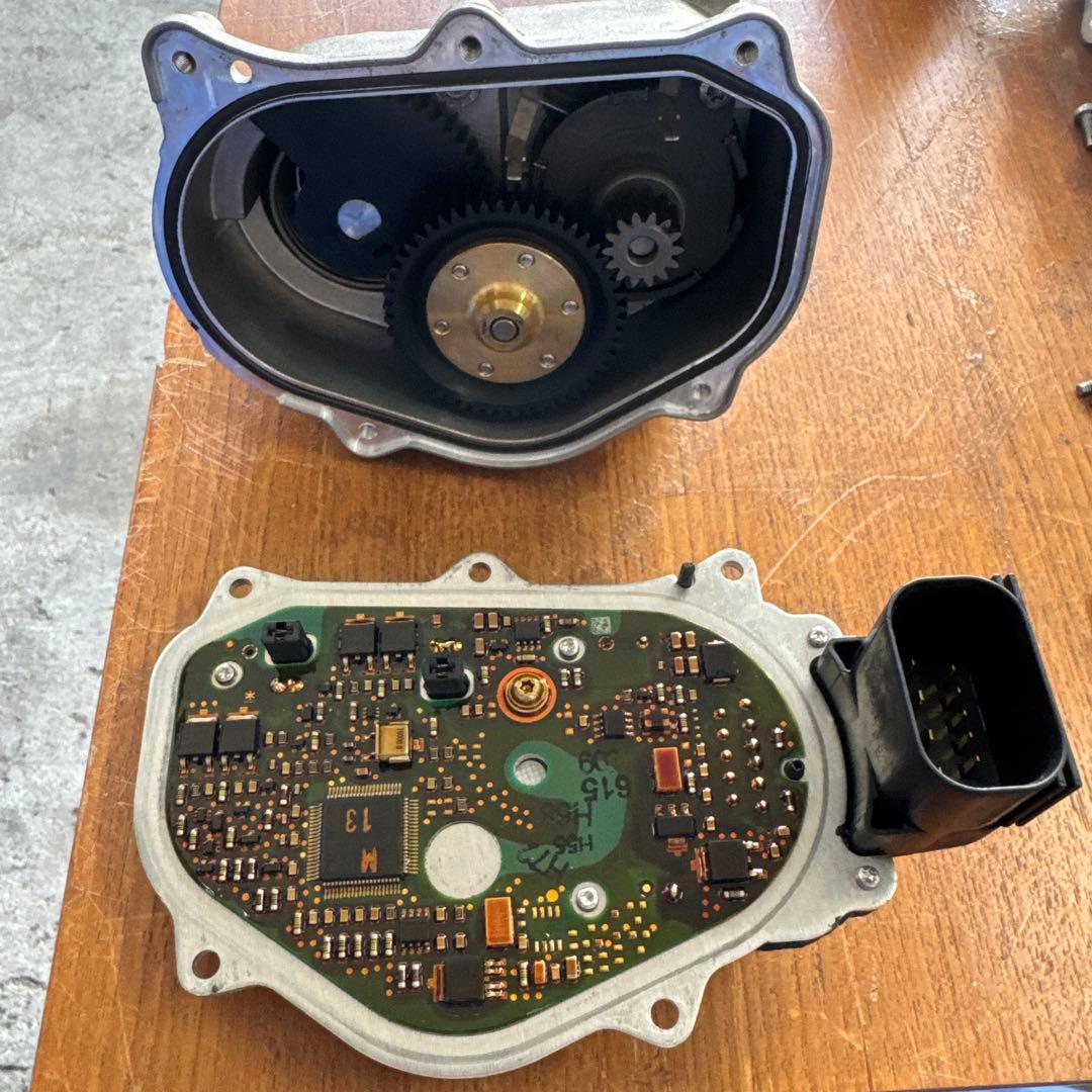 BMW E92 m3 スロットルサーボモータ　強化ギア①