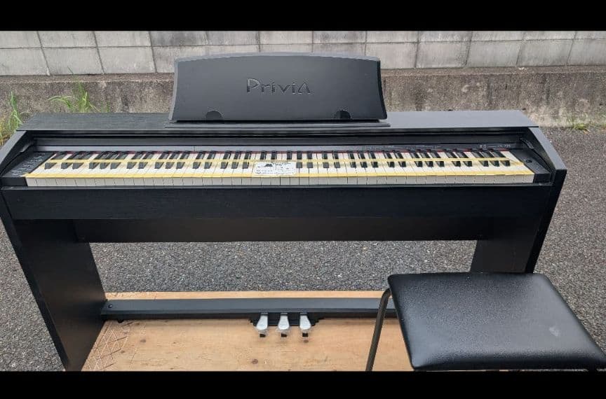 送料込みCASIO 電子ピアノ privia PX-770 19年製
