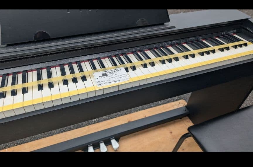 送料込みCASIO 電子ピアノ privia PX-770 19年製