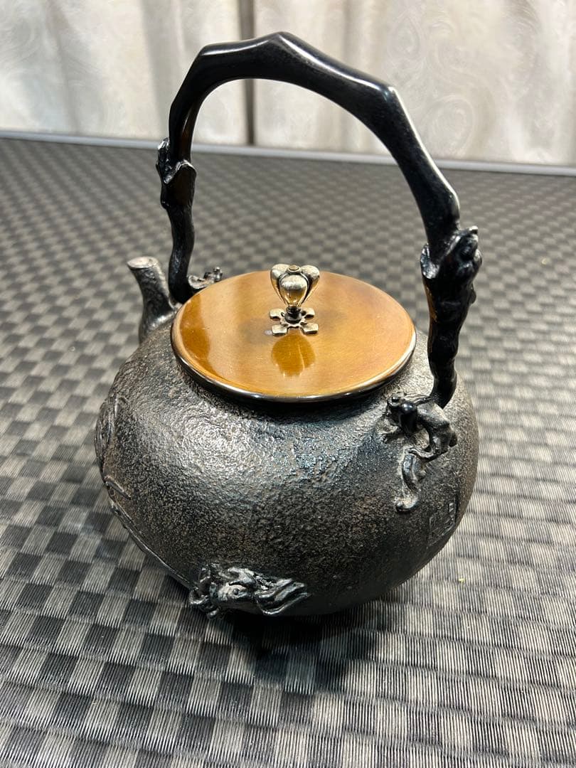 高岡鋳物　黒鉄瓶　蟹紋様