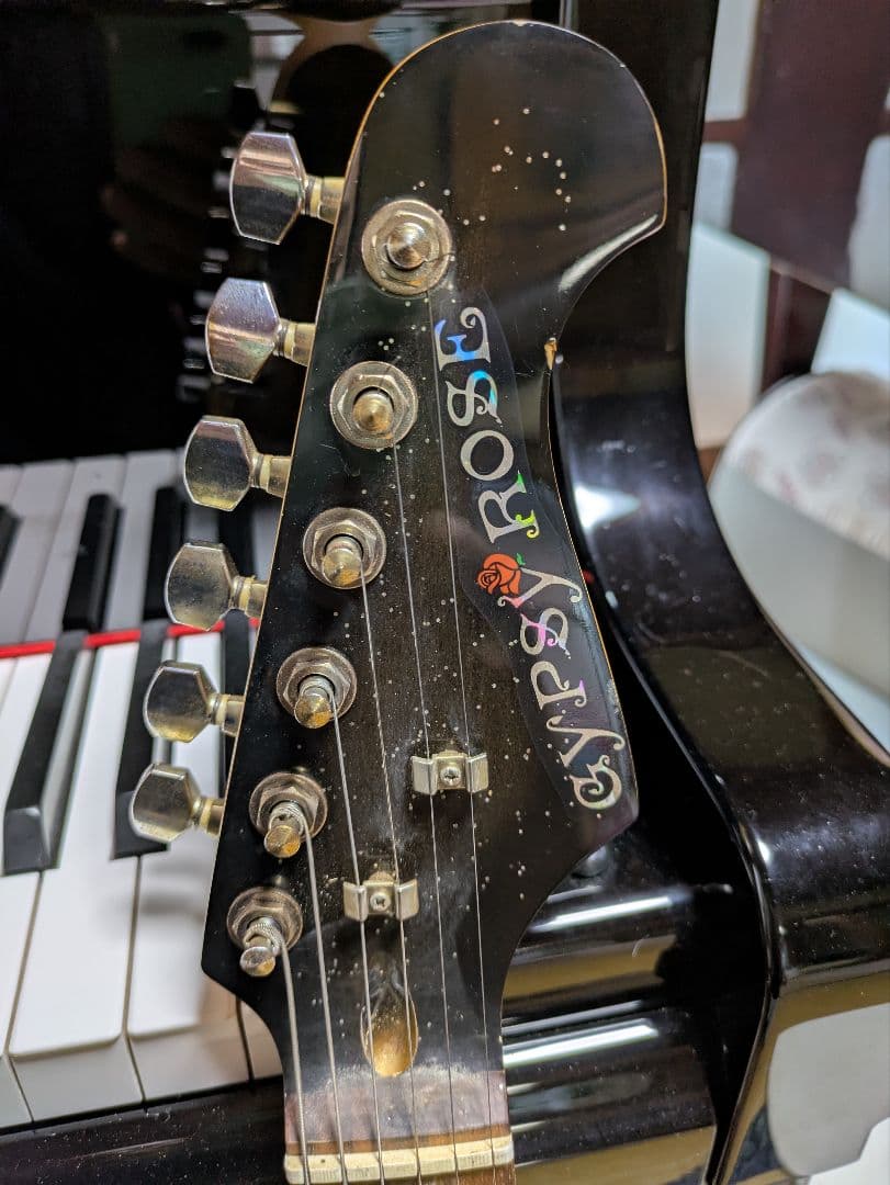 ジプシーローズ　エレキギター　ブラック　 ラメ入りGYPSY ROSE　ストラト