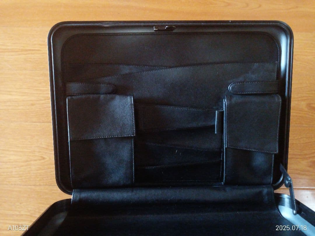 ■tom　ゼロハリバートン　アタッシュケース