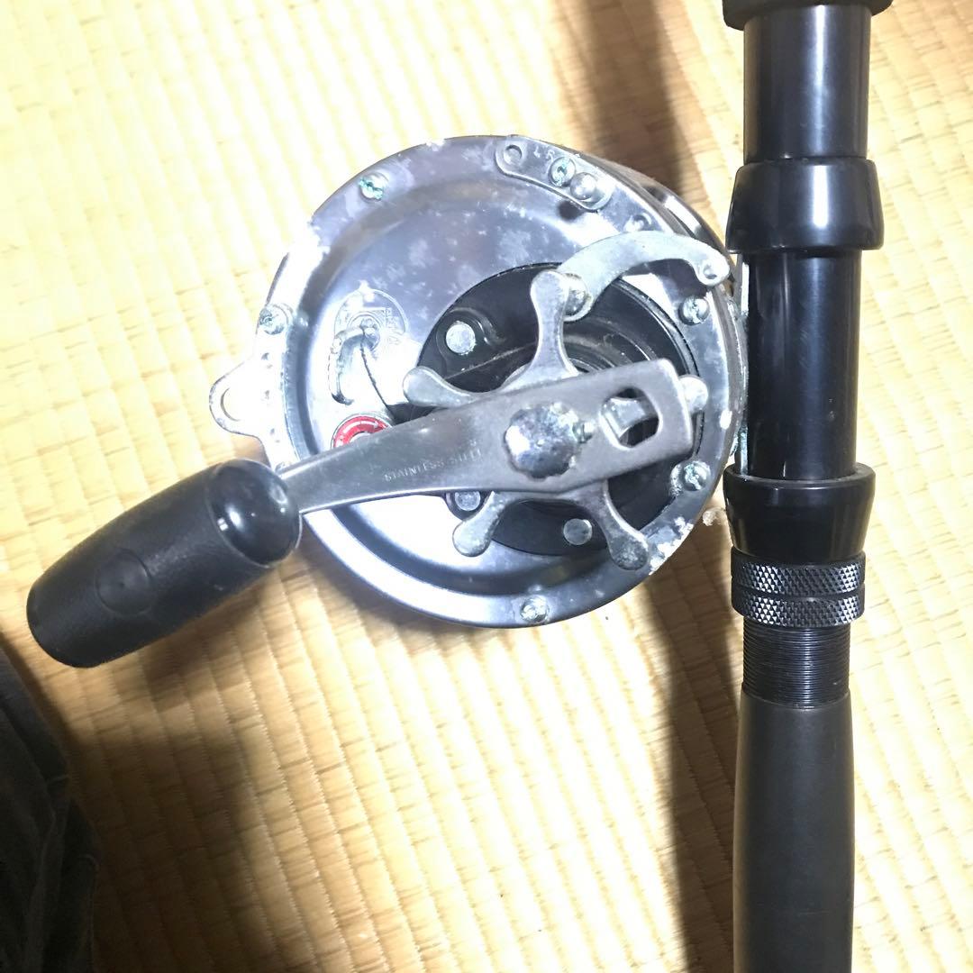 ベイトリール シルバー 金属製 右手用