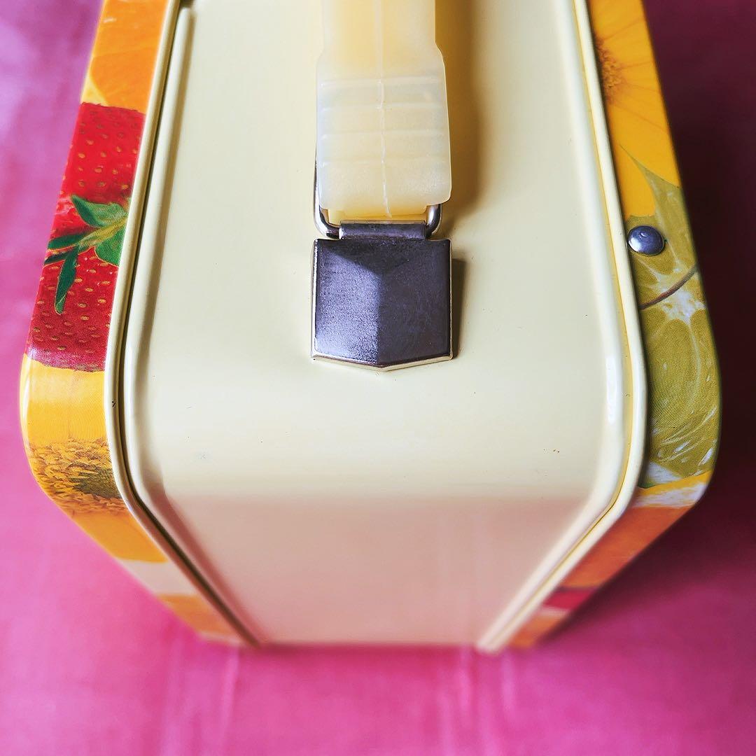 希少レア　ハローキティ　USA アルバム　缶ケース　着ぐるみ　ハチ　2003