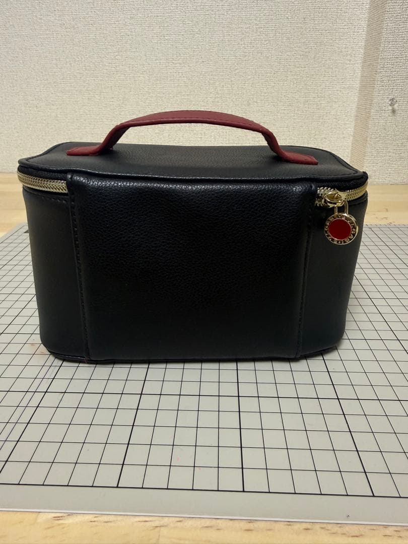 ブルガリ アメニティポーチ エミレーツ航空 ファーストクラス BVLGARI