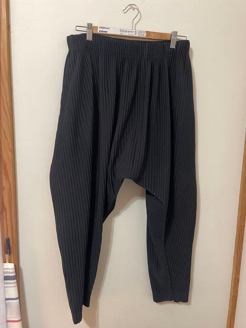 HOMME PLISSE ブラック サルエルパンツ　プリーツ