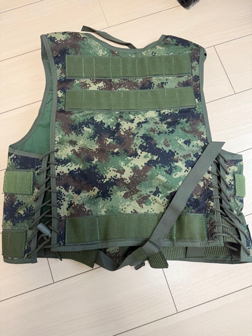 セルビア軍 現行 M10迷彩　ベスト