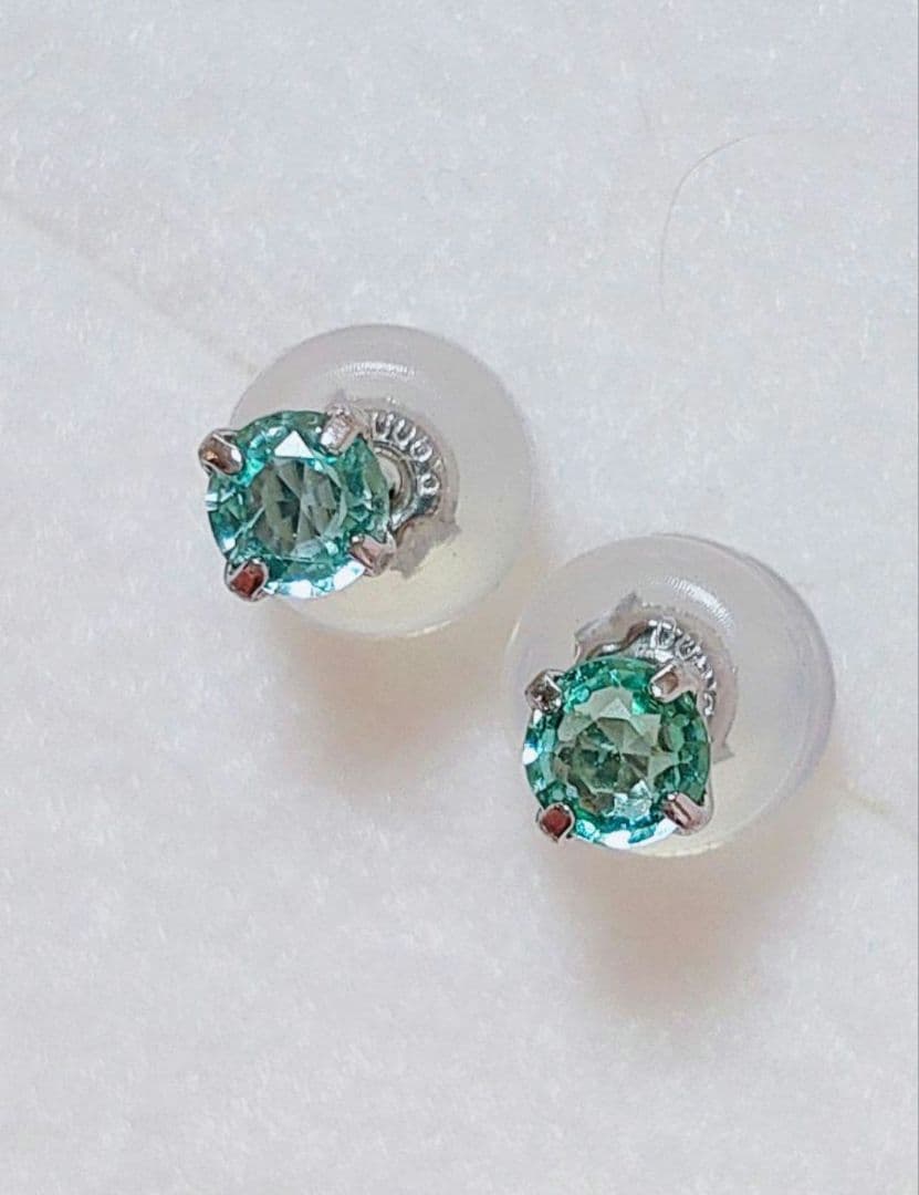 未使用品 pt900 天然エメラルド ピアス
