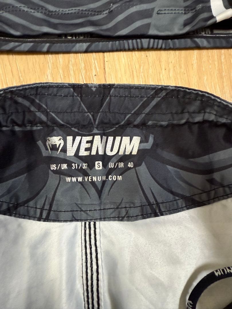 美品　Venum セットアップ　ラッシュガード　ショーツ