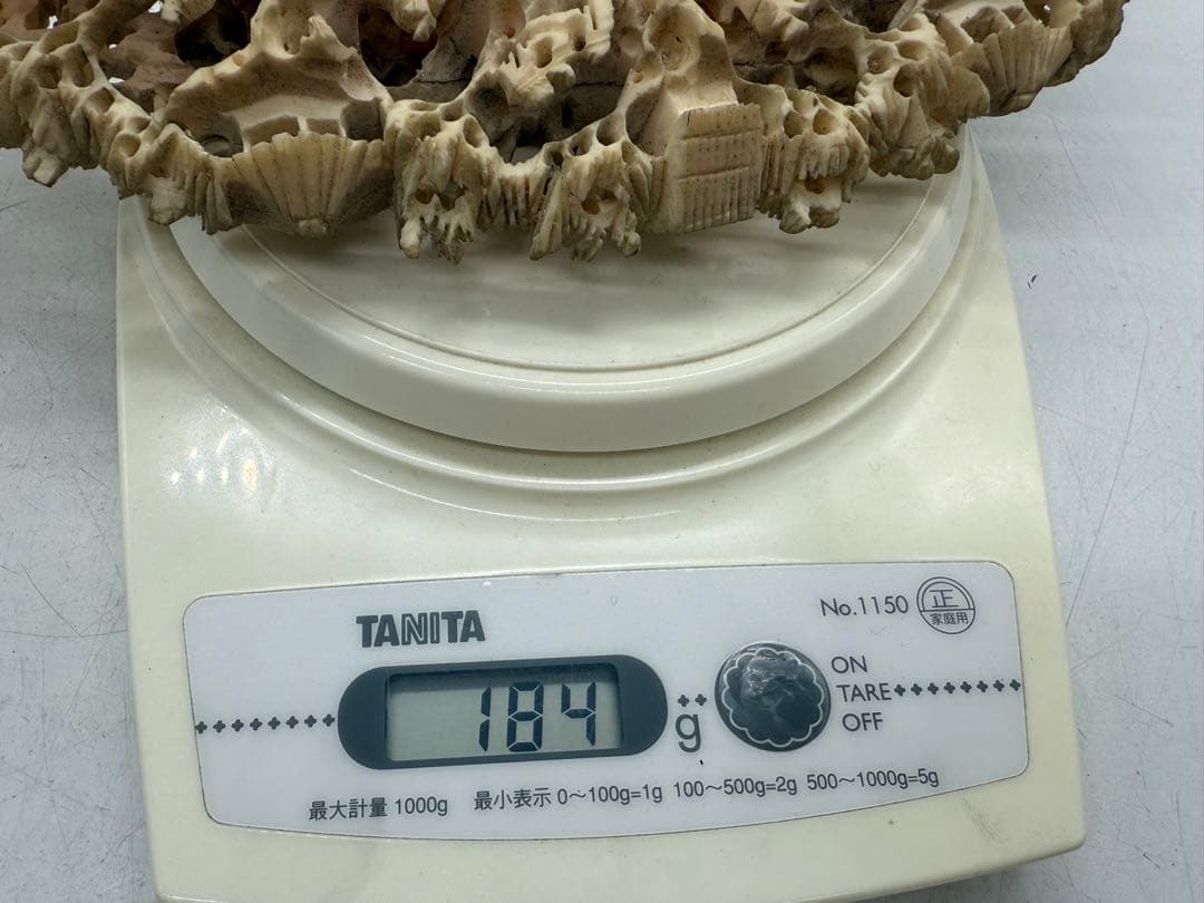 極上　透過し彫　置物　184g 台付　送料込み251112