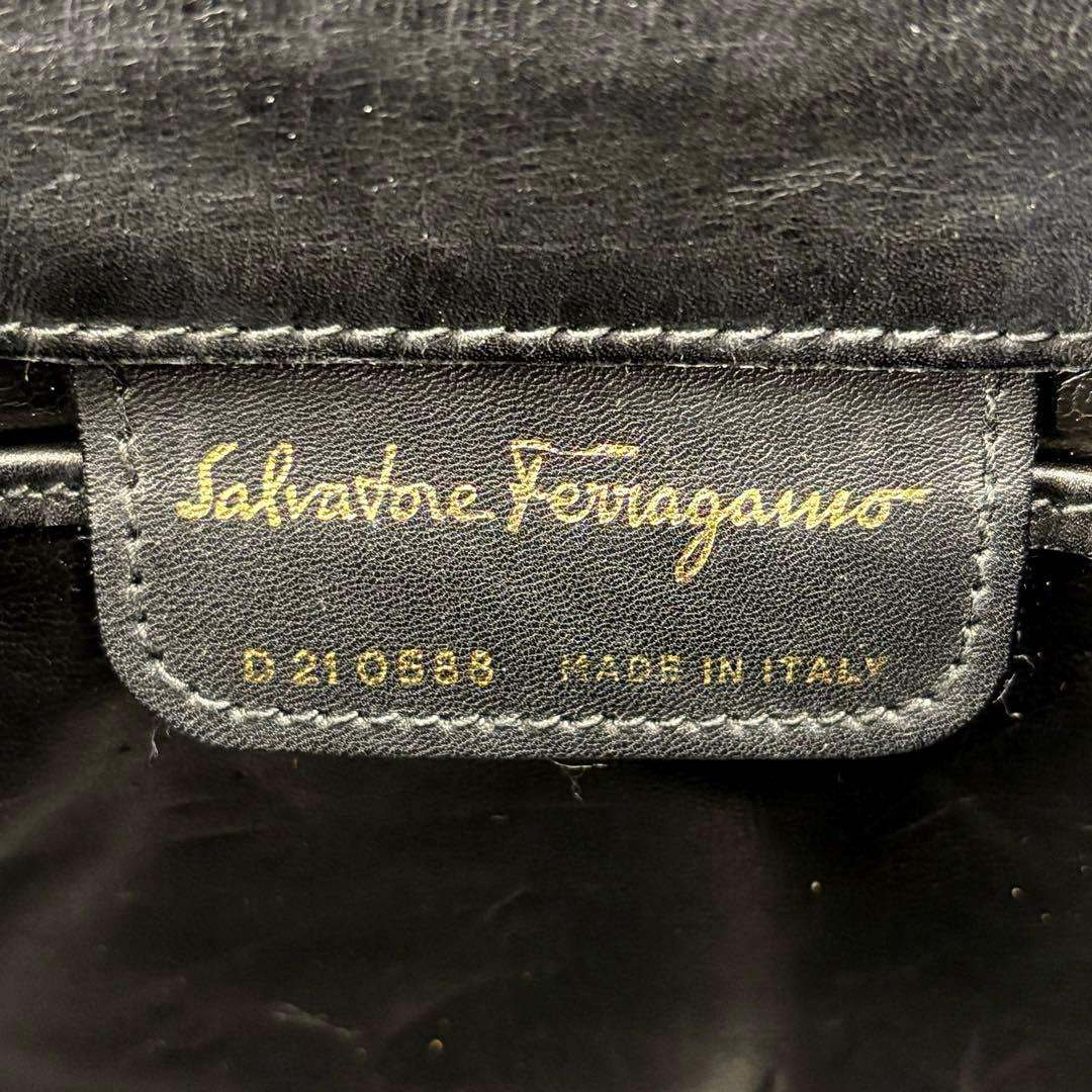 【美品】サルヴァトーレフェラガモ ヴァラリボン ミニショルダーバッグ レザー