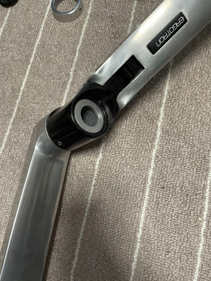 エルゴトロン モニターアーム