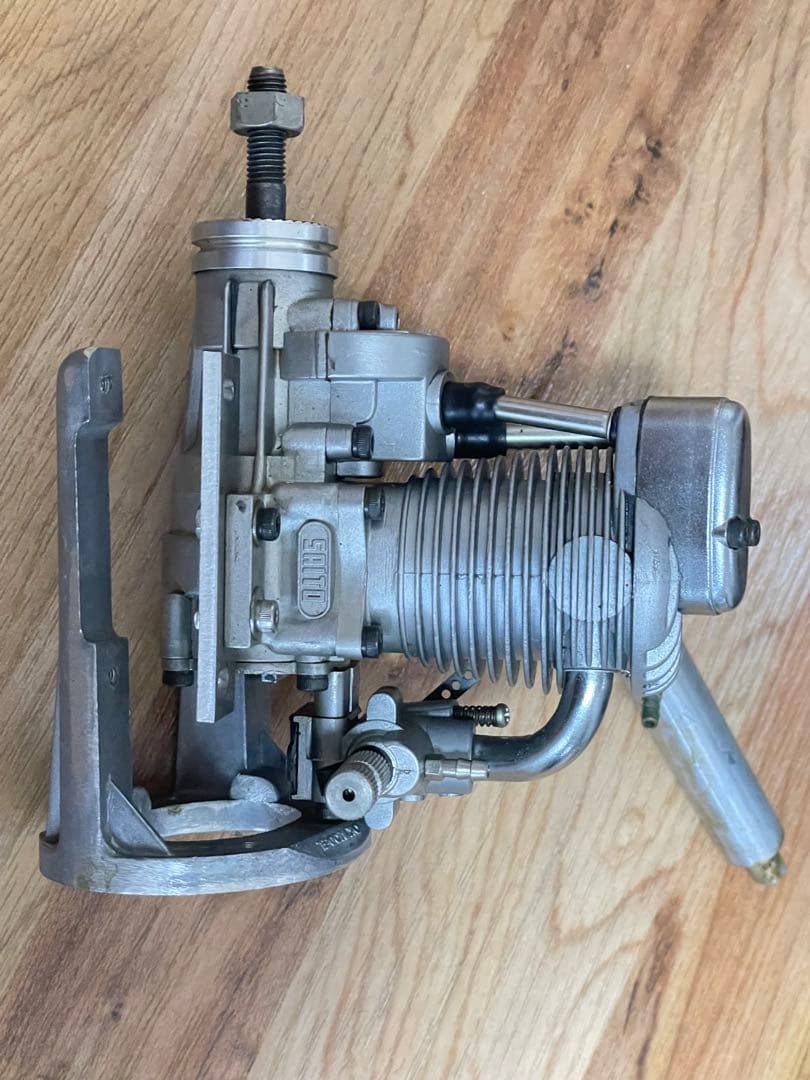 リモートID付　ブラシレスセットまたはエンジンおまけビーチボナンザ中古