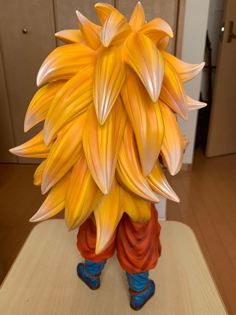 海外フィギュア　孫悟空スーパーサイヤ人3