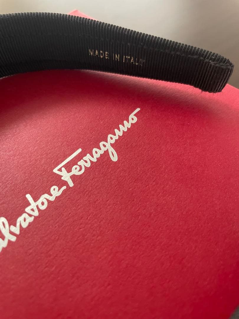 Salvatore Ferragamo フェラガモ　カチューシャ