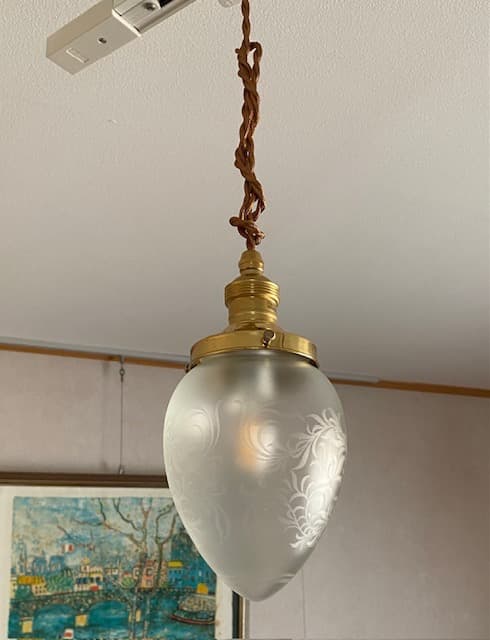 フランス　ビンテージ　エッチング装飾の卵型　ガラスランプ　シーリングライト