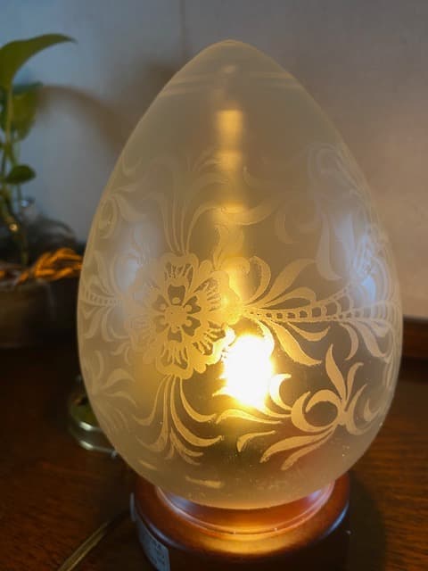 フランス　ビンテージ　エッチング装飾の卵型　ガラスランプ　シーリングライト