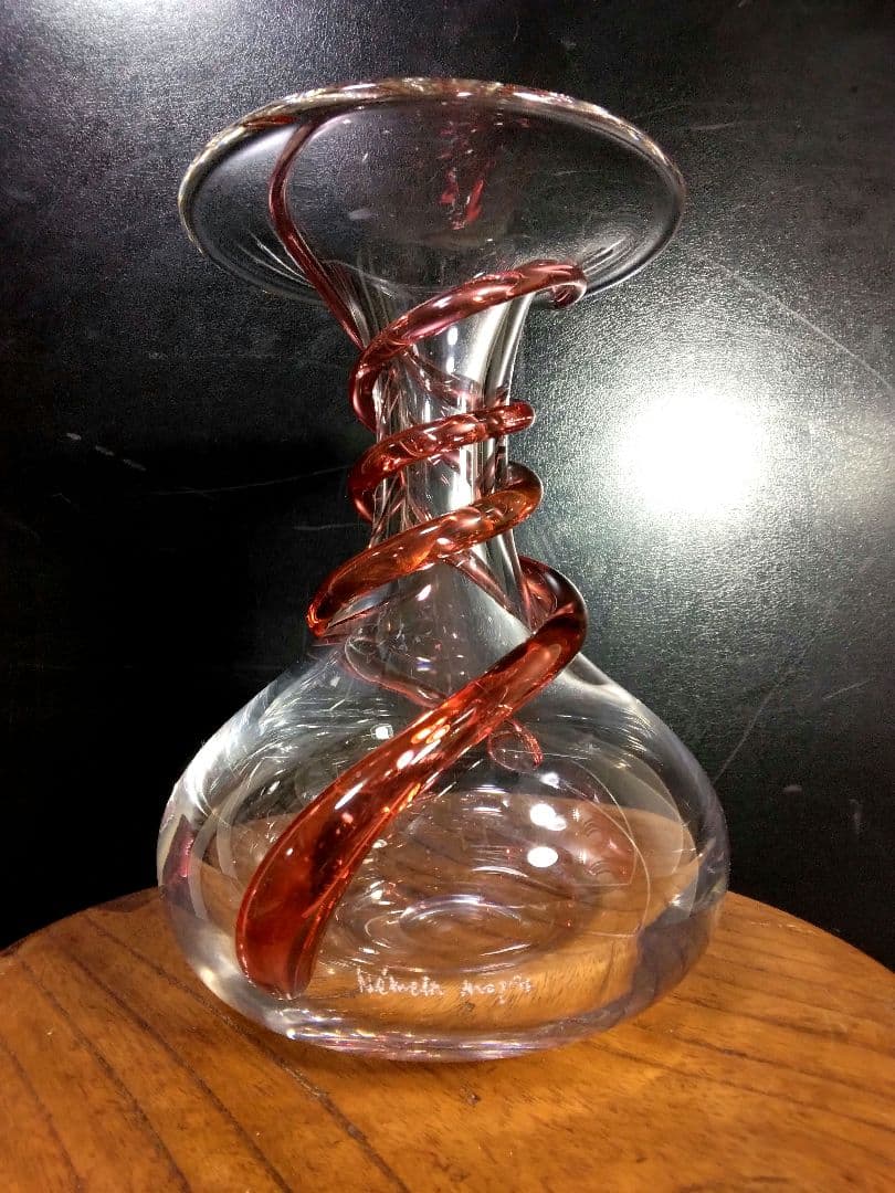 フランス　一点物　クリスタル　フラワーベース　アート　サイン　スパイラル　赤　花