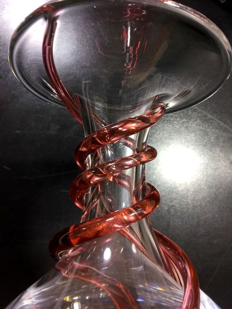 フランス　一点物　クリスタル　フラワーベース　アート　サイン　スパイラル　赤　花