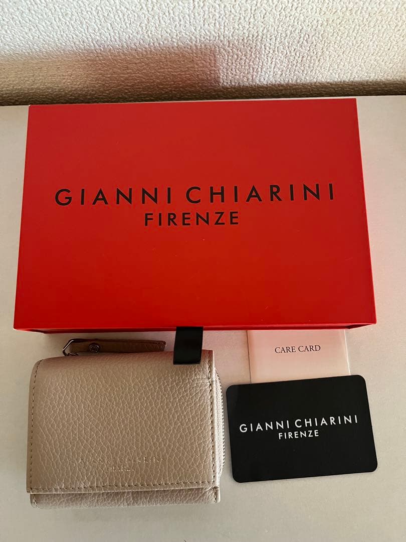 ジャンニキアリーニ　三つ折り財布