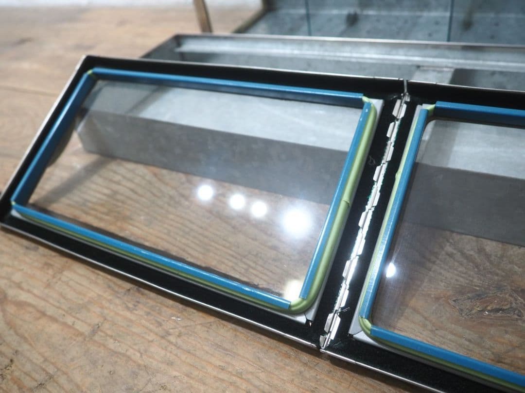 1325 昭和レトロなブリキのガラスケース　飾り棚　駄菓子屋　陳列棚　ビンテージ