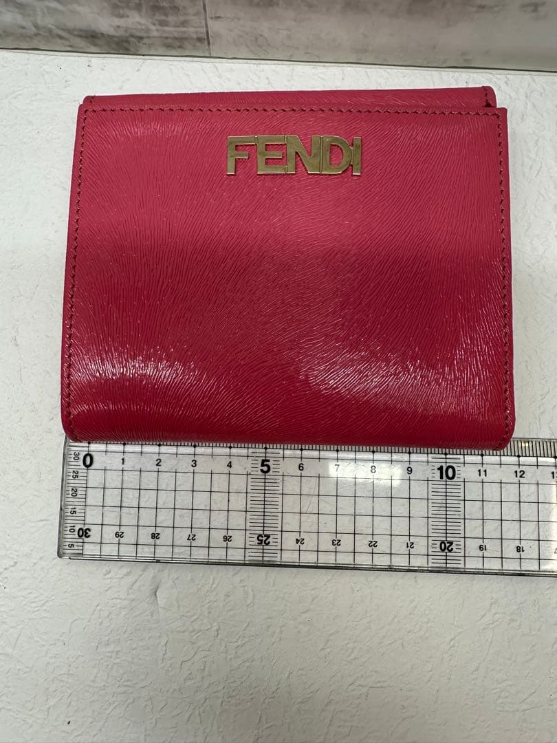 FENDI ピンク 二つ折り財布
