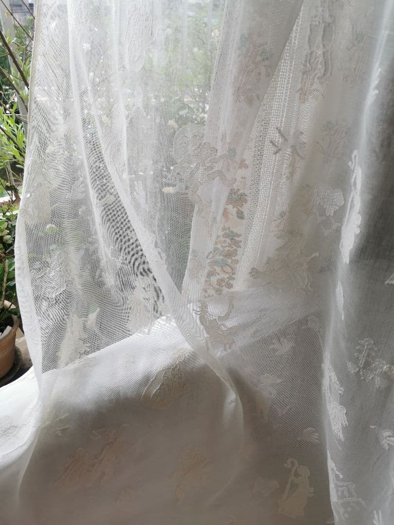 アンティーク お伽話 童話 マドラスレース幅広カーテンパネル ナーサリーライム