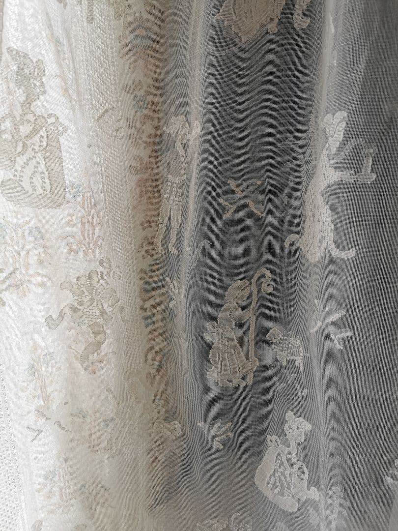 アンティーク お伽話 童話 マドラスレース幅広カーテンパネル ナーサリーライム