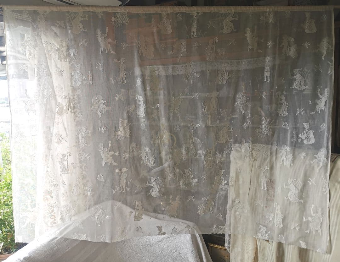 アンティーク お伽話 童話 マドラスレース幅広カーテンパネル ナーサリーライム