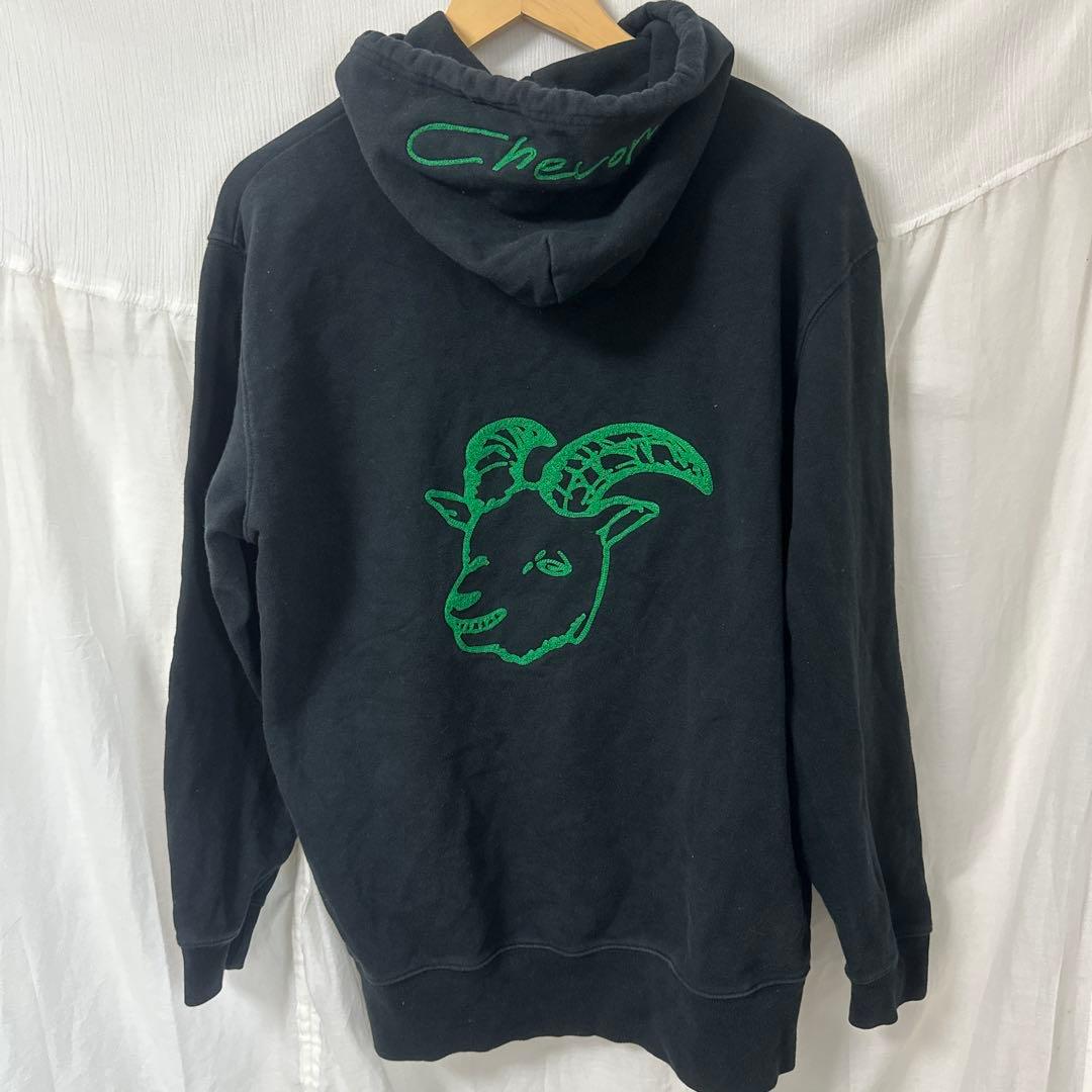 Chevon【完全受注生産限定】刺繍プルオーバー/緑刺繍/ブラック