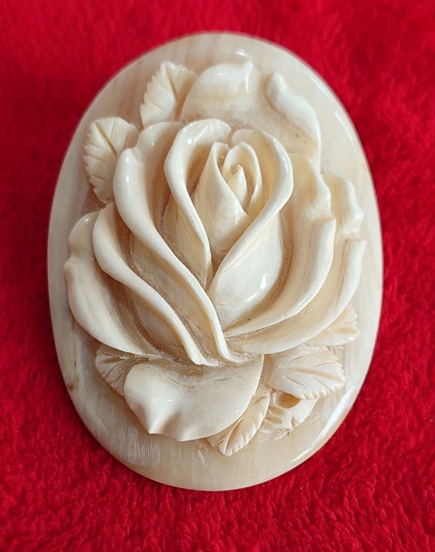 ヴィンテージブローチ 水牛 薔薇 カメオ 立体彫刻 大振り ローズモチーフ E9