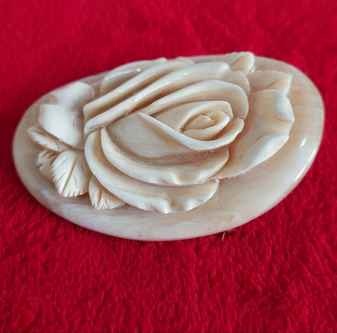 ヴィンテージブローチ 水牛 薔薇 カメオ 立体彫刻 大振り ローズモチーフ E9