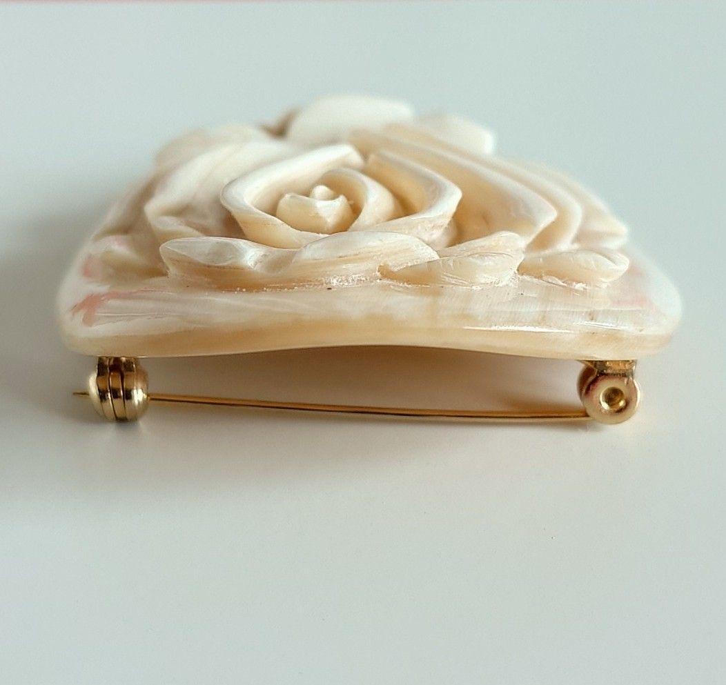 ヴィンテージブローチ 水牛 薔薇 カメオ 立体彫刻 大振り ローズモチーフ E9