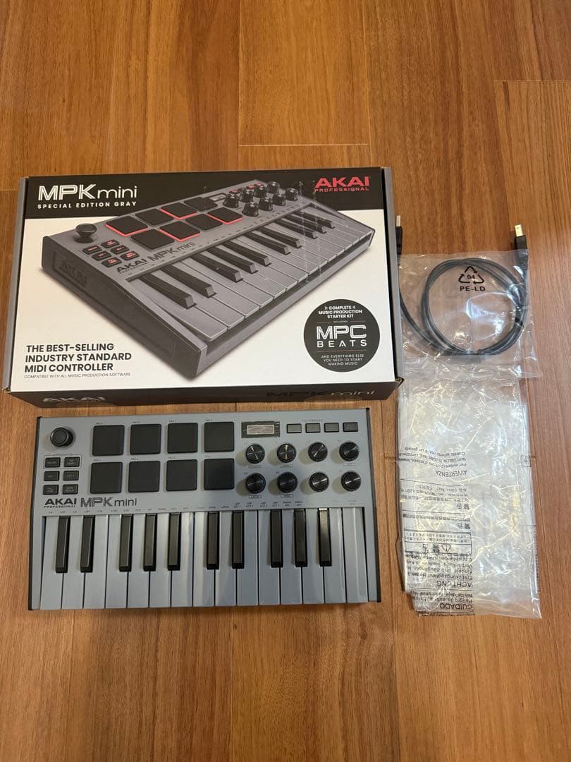AKAI MPKmini MIDIコントローラー