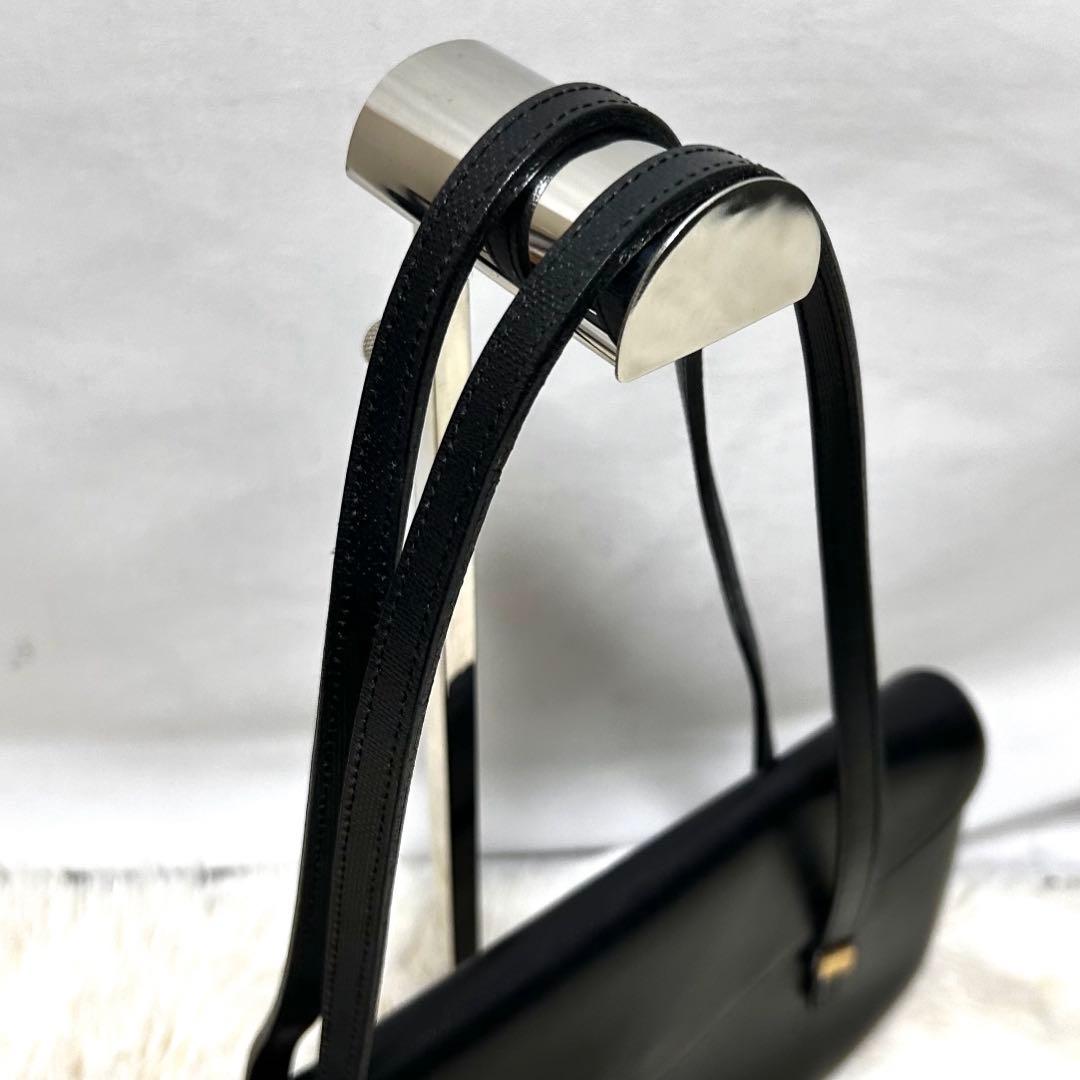 美品　GIVENCHY レザー　ハンドバッグ　4Gロゴ　肩がけ　フォーマル　黒