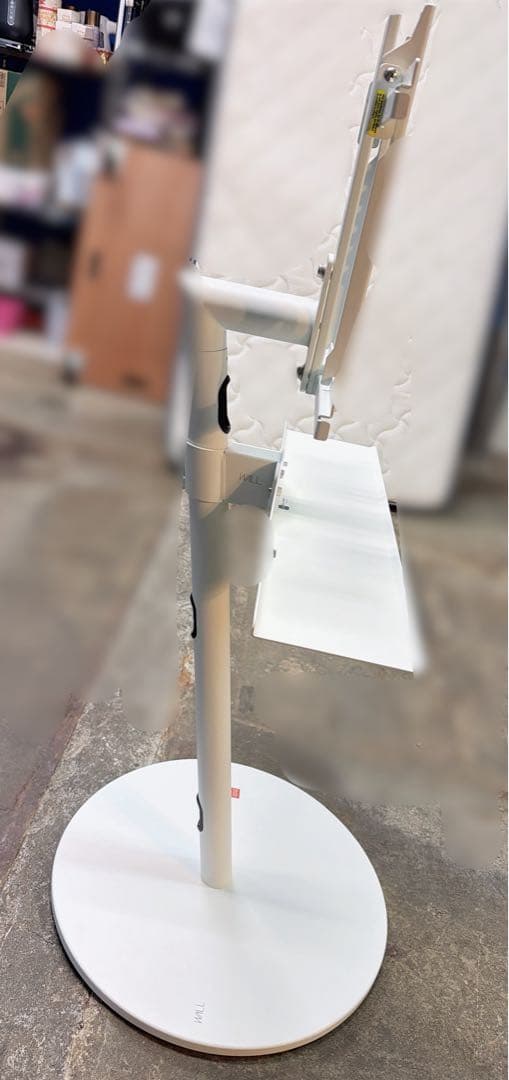 WALL テレビスタンド 自立式 ホワイト 24〜55インチ対応棚付き高さ調整