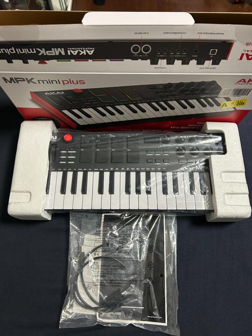 AKAI MPK mini Plus MIDIキーボード 37鍵 【美品】
