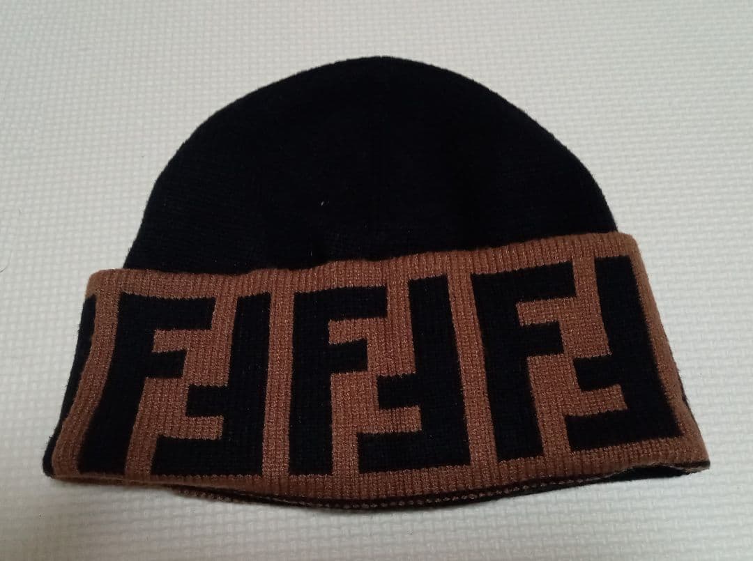 FENDI　ニット帽　ズッカ柄