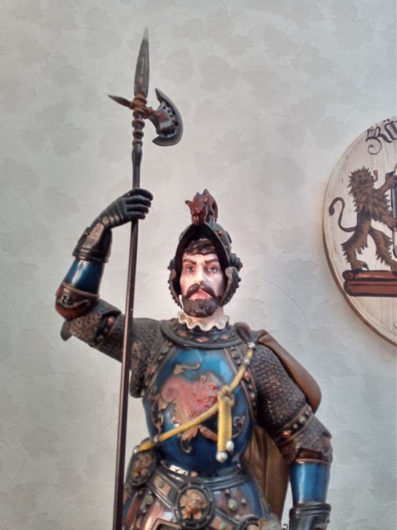 アイヴァンホー黒騎士像