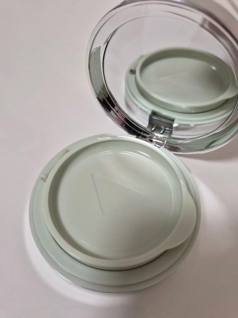 PRADA クッションファンデーション(限定カラーケース)