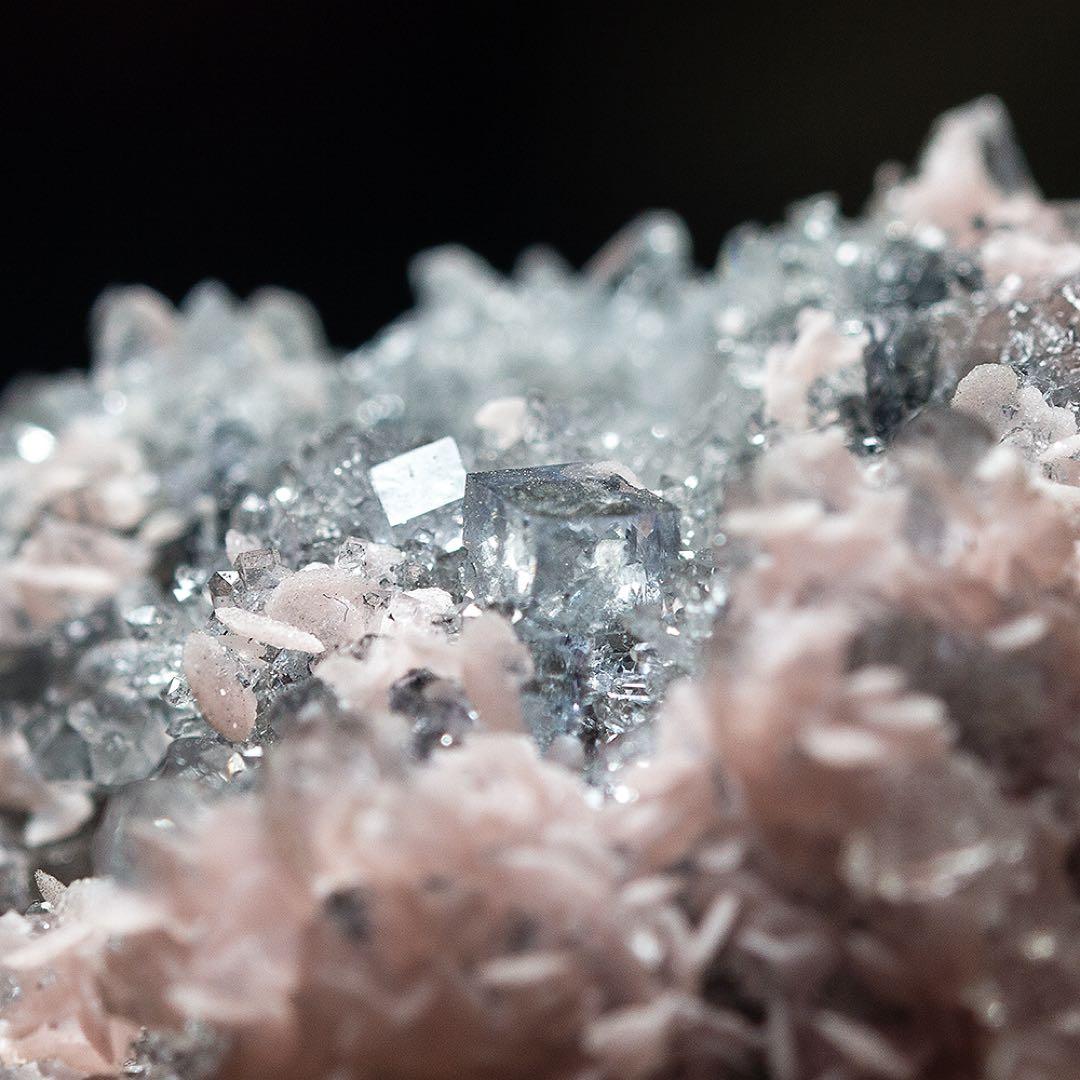 中国 ロードクロサイト フローライト 天然石 原石 鉱物標本 鉱石 蛍石 722