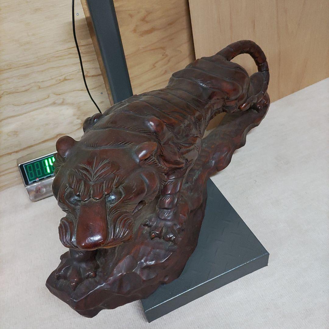 一刀彫り虎の木彫り