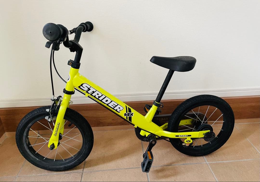 ストライダー 限定STRIDER 14X ライムイエロー スタンド＆空気入付き
