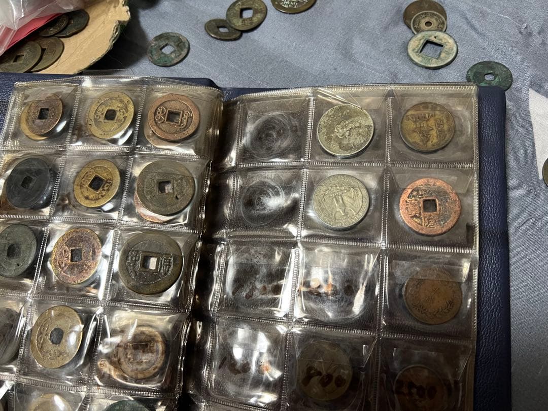 中国穴銭アルバム75枚揃い 古銭 康熙 雍正 乾隆など 道光 日本銭含む 