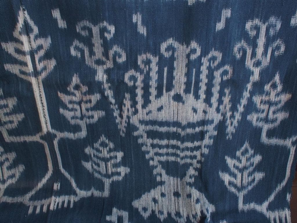 インドネシア スンバ島のイカット 藍染２