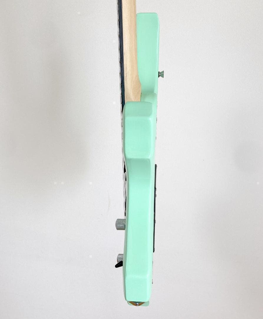 変形タイプ　エレキギター 　サーフグリーン　美品　シンクロナイズドトレモロ