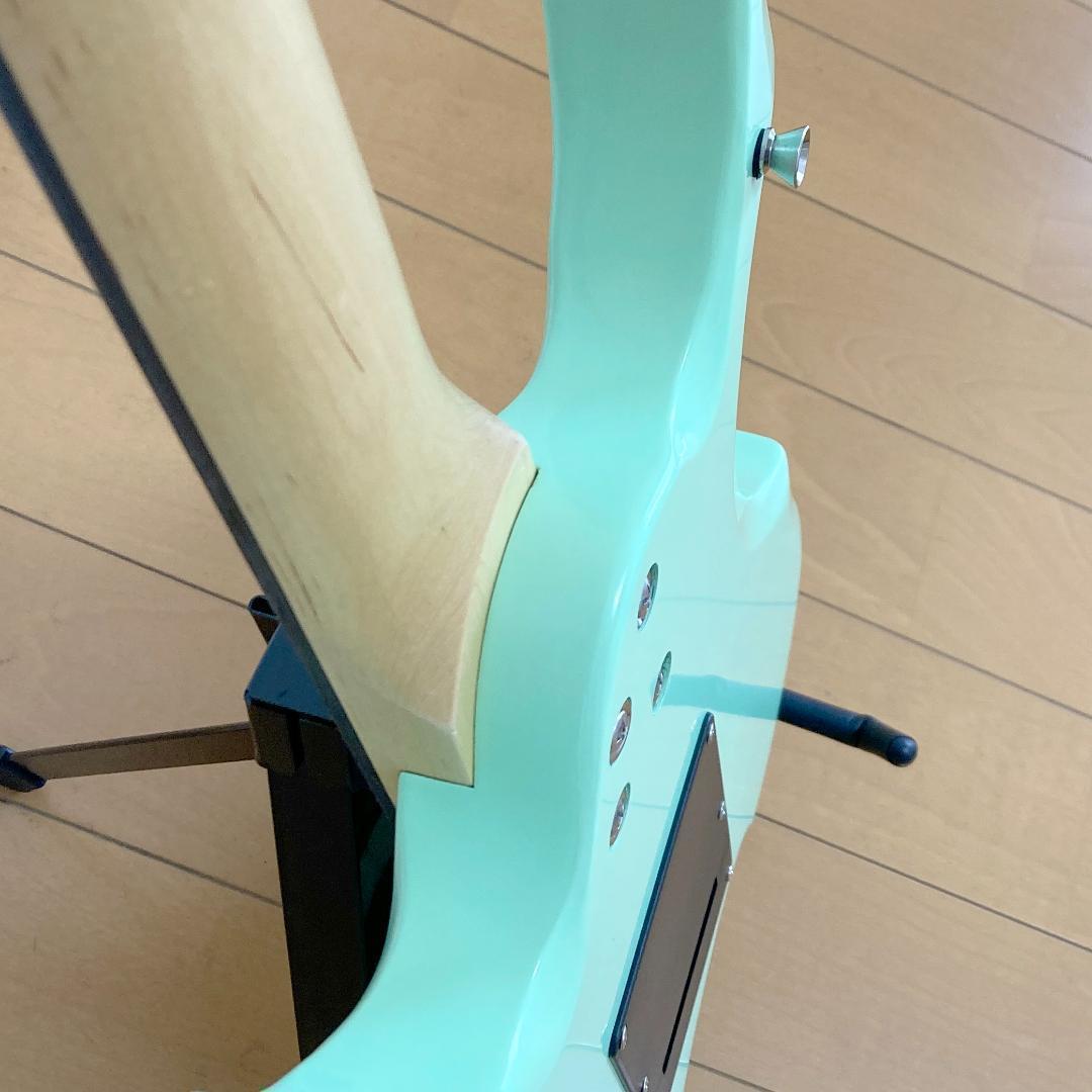 変形タイプ　エレキギター 　サーフグリーン　美品　シンクロナイズドトレモロ