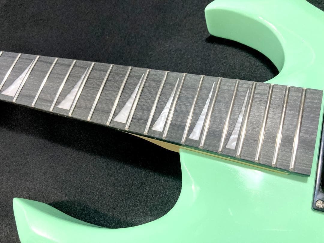 変形タイプ　エレキギター 　サーフグリーン　美品　シンクロナイズドトレモロ